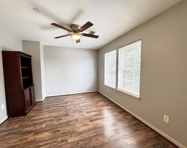 2110 Turner Drive - Photo Thumbnail 10