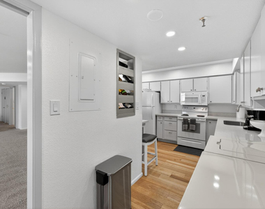 425 S Parkcrest - Photo Thumbnail 17