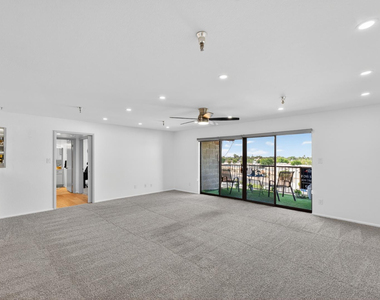 425 S Parkcrest - Photo Thumbnail 1