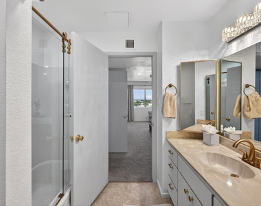 425 S Parkcrest - Photo Thumbnail 23