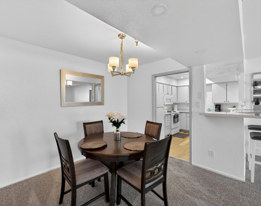 425 S Parkcrest - Photo Thumbnail 6