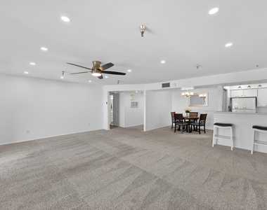 425 S Parkcrest - Photo Thumbnail 3