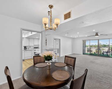 425 S Parkcrest - Photo Thumbnail 7
