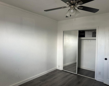 1111 E Turney Avenue - Photo Thumbnail 7