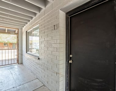 1707 N 18th - Photo Thumbnail 2
