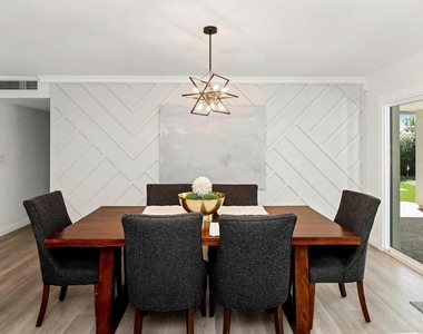 8225 E Jackrabbit Road - Photo Thumbnail 4