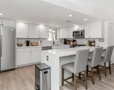 8225 E Jackrabbit Road - Photo Thumbnail 6