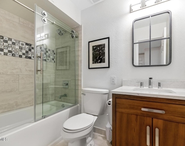 8225 E Jackrabbit Road - Photo Thumbnail 13