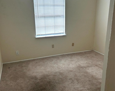 5018 Ridgecreek Drive - Photo Thumbnail 5