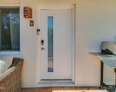 3511 E Montecito Avenue - Photo Thumbnail 6