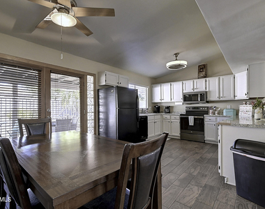 6914 E Beverly Lane - Photo Thumbnail 4