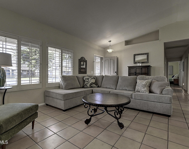 6914 E Beverly Lane - Photo Thumbnail 2