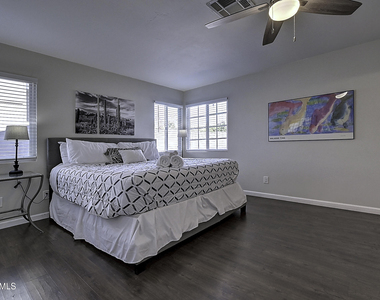6914 E Beverly Lane - Photo Thumbnail 13