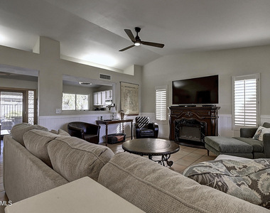 6914 E Beverly Lane - Photo Thumbnail 3