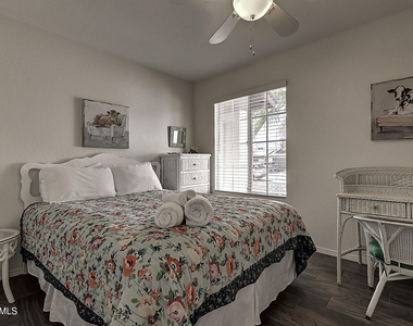 6914 E Beverly Lane - Photo Thumbnail 9