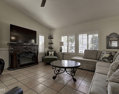 6914 E Beverly Lane - Photo Thumbnail 1