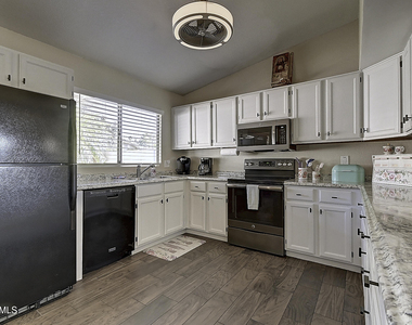 6914 E Beverly Lane - Photo Thumbnail 7