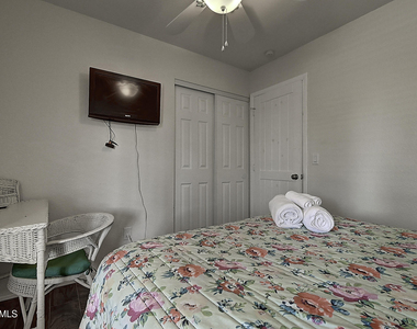 6914 E Beverly Lane - Photo Thumbnail 10