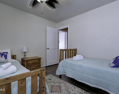 6914 E Beverly Lane - Photo Thumbnail 12