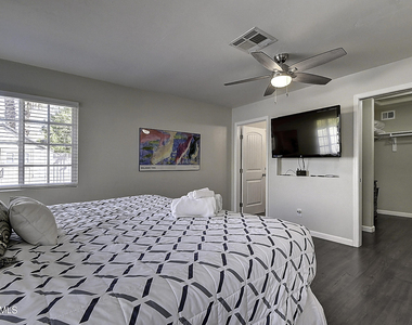 6914 E Beverly Lane - Photo Thumbnail 15