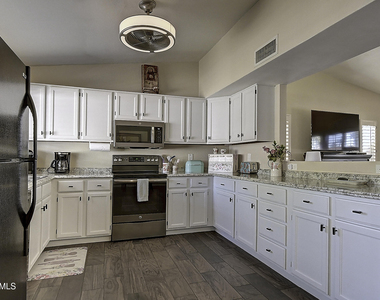 6914 E Beverly Lane - Photo Thumbnail 6