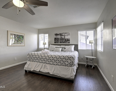 6914 E Beverly Lane - Photo Thumbnail 14