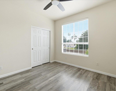 1633 E Lakeside Drive - Photo Thumbnail 13
