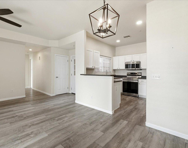1633 E Lakeside Drive - Photo Thumbnail 3
