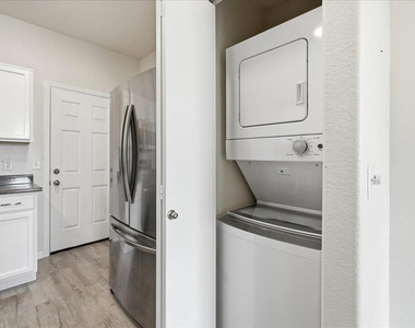 1633 E Lakeside Drive - Photo Thumbnail 16