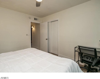 6809 E Earll Drive - Photo Thumbnail 15