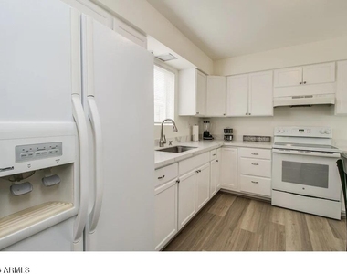 6809 E Earll Drive - Photo Thumbnail 9