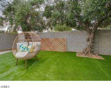 6809 E Earll Drive - Photo Thumbnail 21