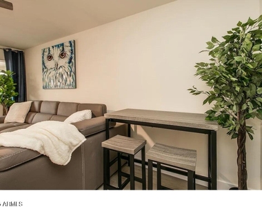 6809 E Earll Drive - Photo Thumbnail 6