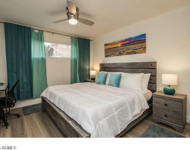 6809 E Earll Drive - Photo Thumbnail 3