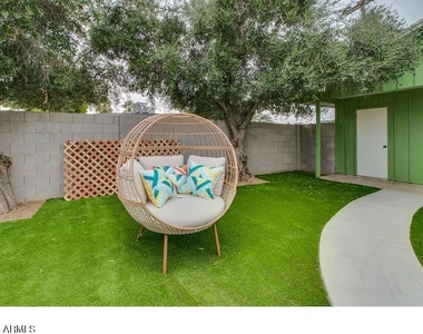 6809 E Earll Drive - Photo Thumbnail 24