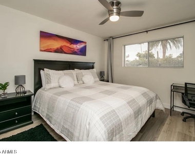 6809 E Earll Drive - Photo Thumbnail 14