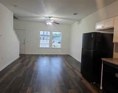 6311 White Oak Drive - Photo Thumbnail 8