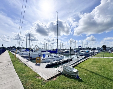 203 Las Brisas Street - Photo Thumbnail 41