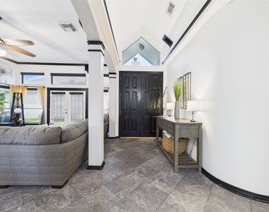 203 Las Brisas Street - Photo Thumbnail 5