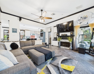 203 Las Brisas Street - Photo Thumbnail 9