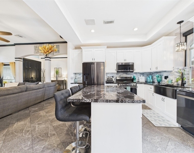 203 Las Brisas Street - Photo Thumbnail 15