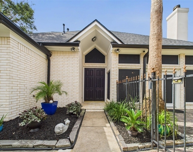 203 Las Brisas Street - Photo Thumbnail 35