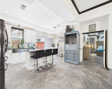 203 Las Brisas Street - Photo Thumbnail 19