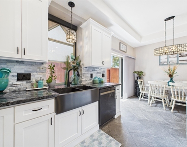 203 Las Brisas Street - Photo Thumbnail 16