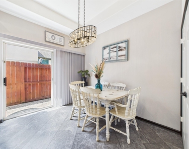 203 Las Brisas Street - Photo Thumbnail 18