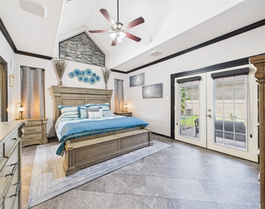 203 Las Brisas Street - Photo Thumbnail 20