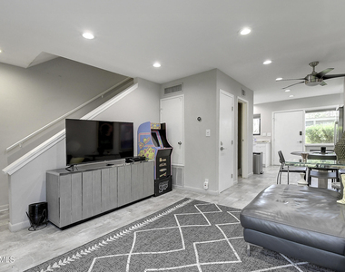 4610 N 68th Street - Photo Thumbnail 4