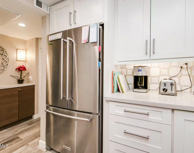 7625 E Camelback Road - Photo Thumbnail 13