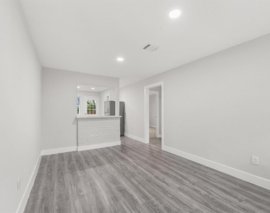 4630 Clover Street - Photo Thumbnail 4