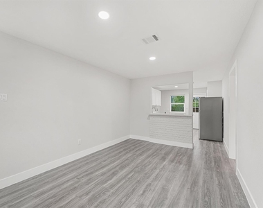 4630 Clover Street - Photo Thumbnail 6